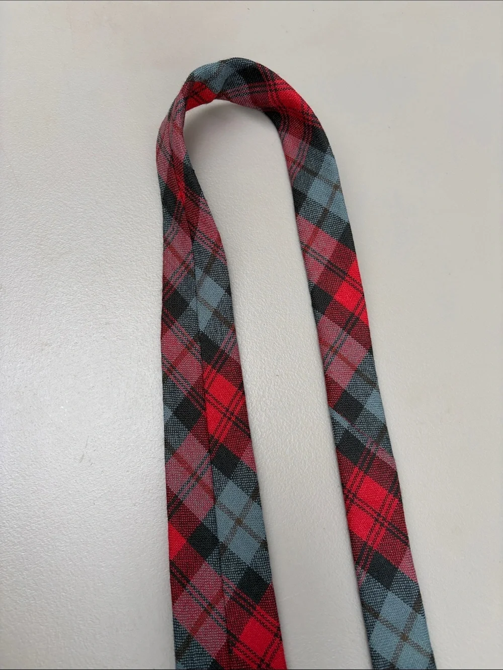 SCOTLAND WOOL Red Gray Plaid Men's Tie Vtg